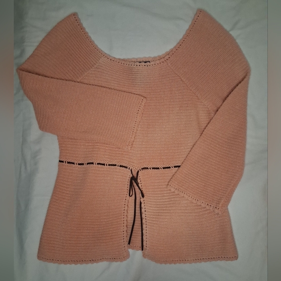 No Boundaries Peach Scoop Neck Sweater - Picture 4 of 5